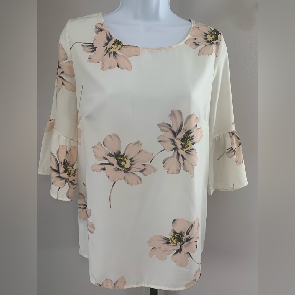 Elegant Les Amis  Floral Blouse in Cream